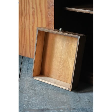 開き戸棚 Cupboard