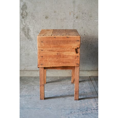 台　Wooden stand