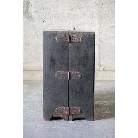 薬箪笥　Medicine cabinet