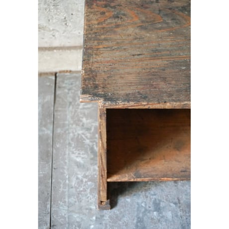 台　Wooden stand