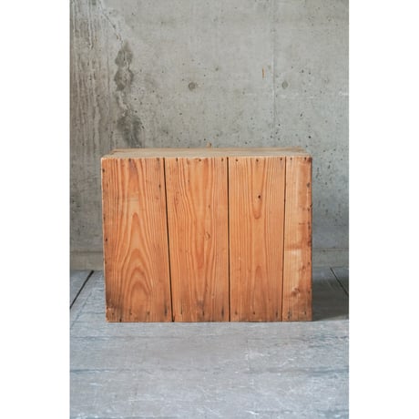 戸棚 Wooden shelf