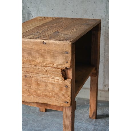 台　Wooden stand