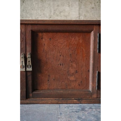 戸棚 Cabinet