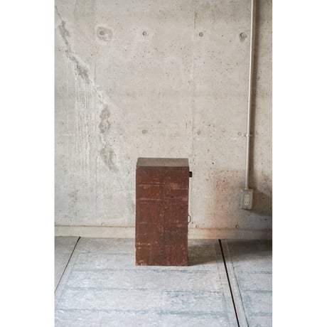 収納戸棚　Wooden shelf