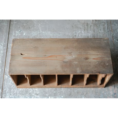 仕切り棚 Filing cabinet