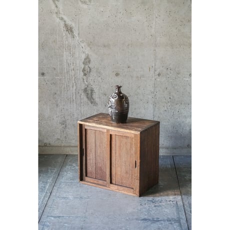戸棚 Cupboard