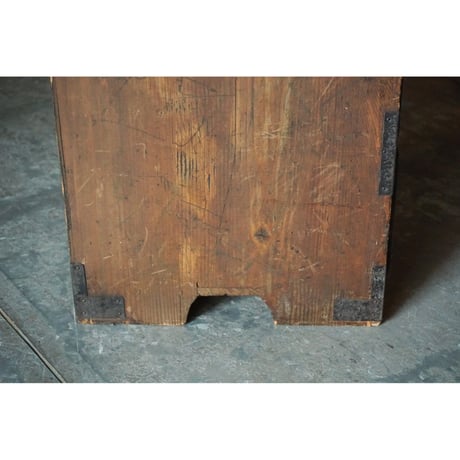 引き出し棚　Drawer