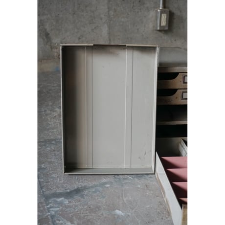 アイアンドロワーズ Iron drawer