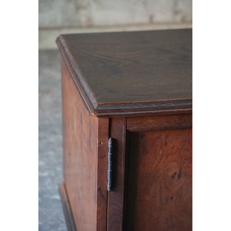 戸棚 Cabinet
