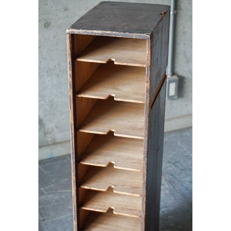棚 Wooden shelf