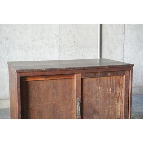 戸棚 Cupboard