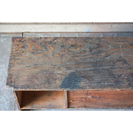 台　Wooden stand