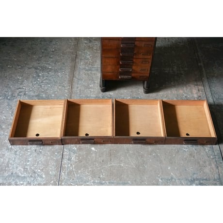 引き出し棚　Drawer