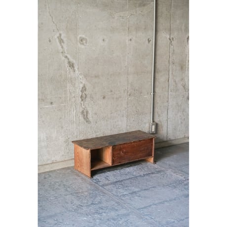 台　Wooden stand