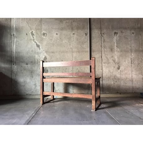 小ぶりなベンチ