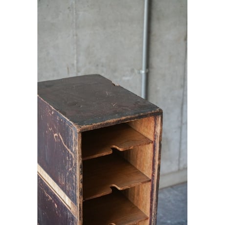 棚 Wooden shelf