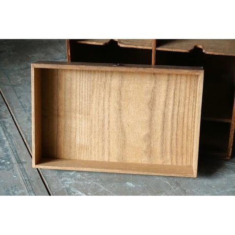 書類棚 Filing cabinet