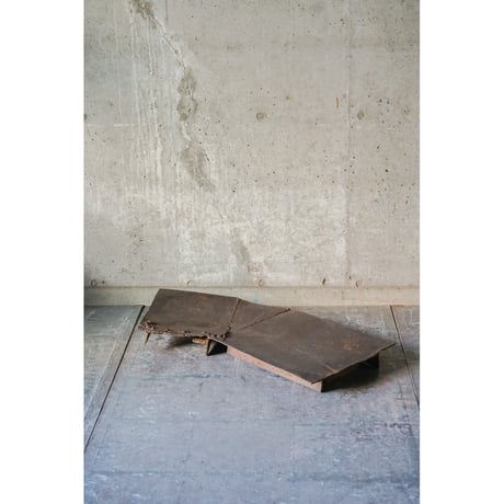 鉄台 Iron stand