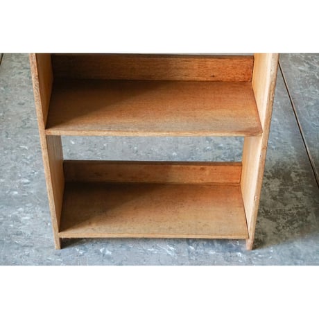 棚 Wooden shelf