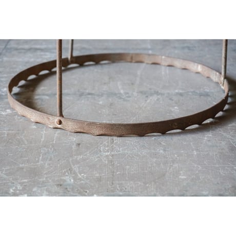 鉄枠 Iron frame