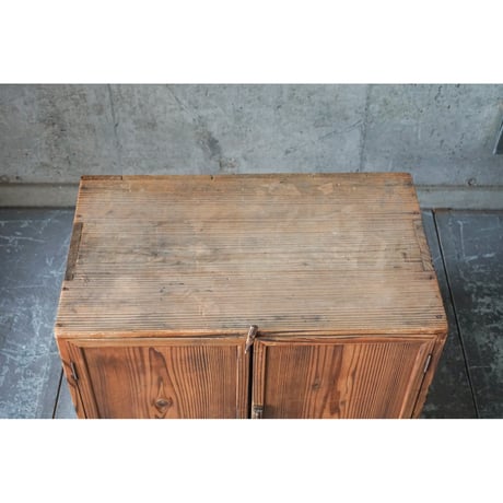 戸棚 Wooden shelf