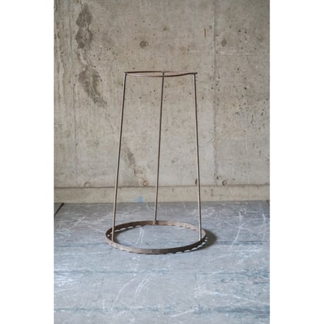 鉄枠 Iron frame