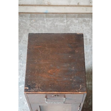 収納戸棚　Wooden shelf