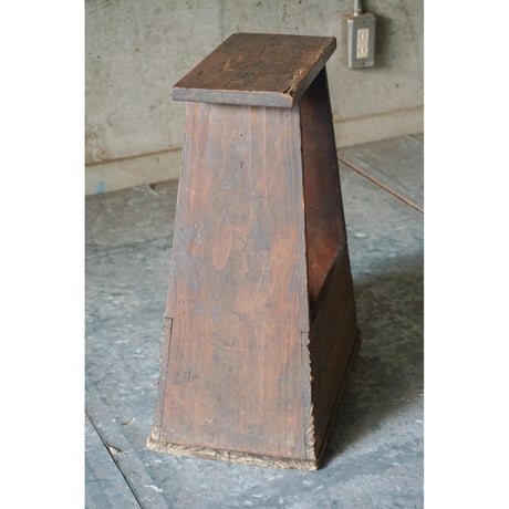 台　Wooden stand
