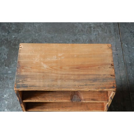 棚 Wooden shelf