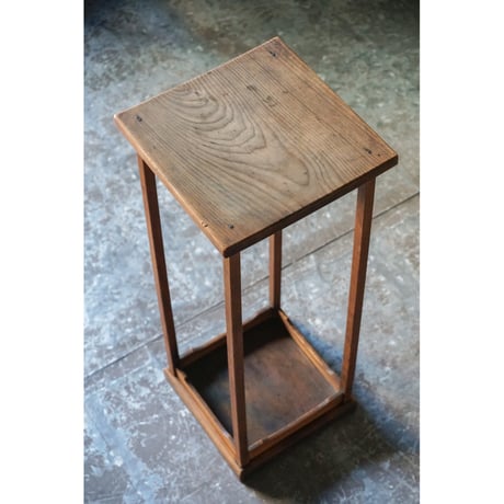 花台　Wooden stand