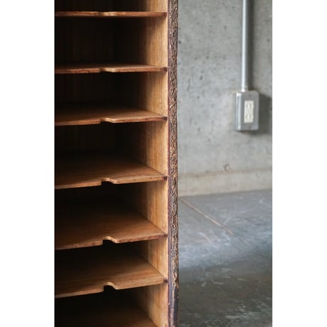 棚 Wooden shelf