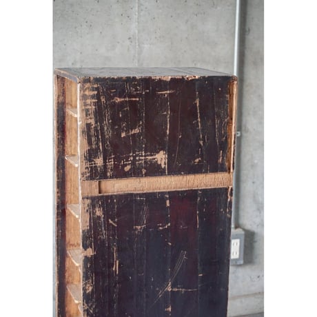 棚 Wooden shelf