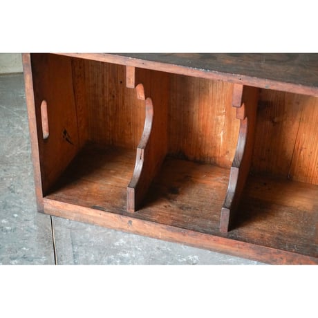 棚　Wooden shelf