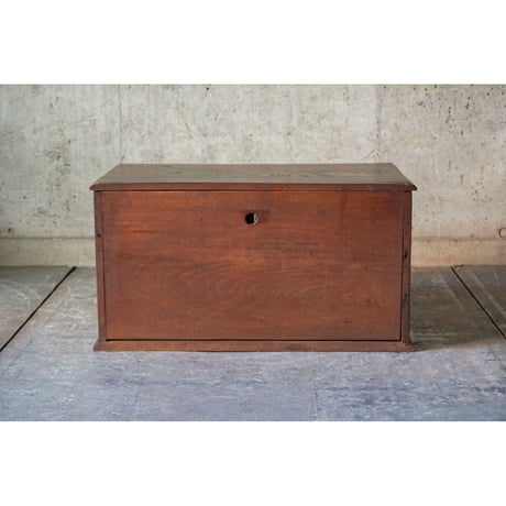戸棚 Cabinet