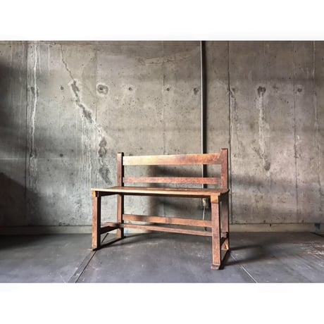 小ぶりなベンチ