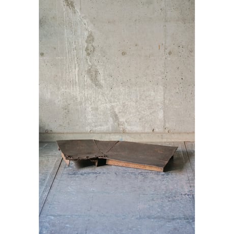 鉄台 Iron stand