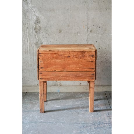 台　Wooden stand