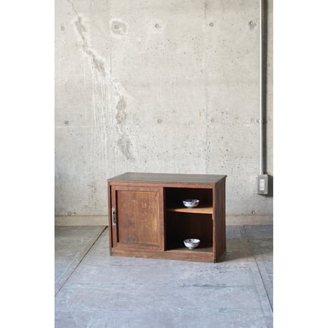 戸棚 Cupboard