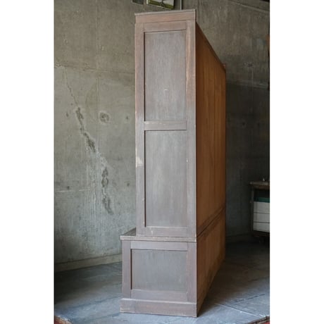 ガラス戸棚