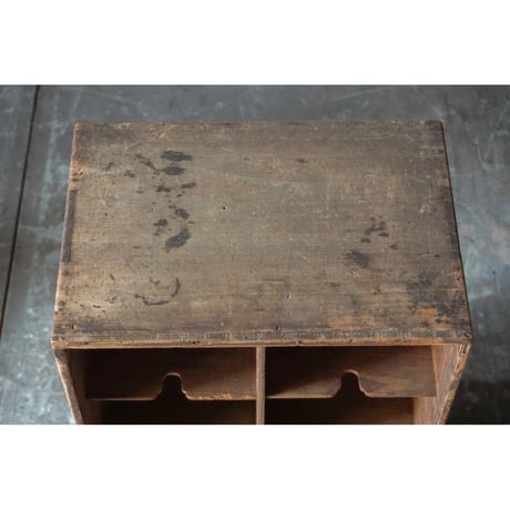 書類棚 Filing cabinet