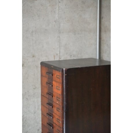 引き出し棚　Drawer