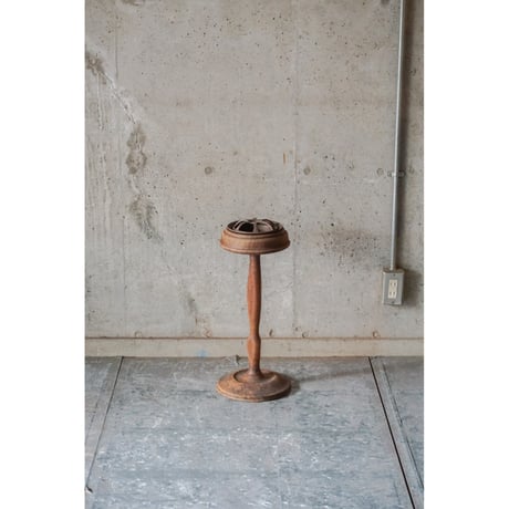 スタンド灰皿　Standing ashtray