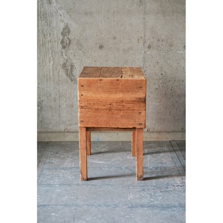 台　Wooden stand