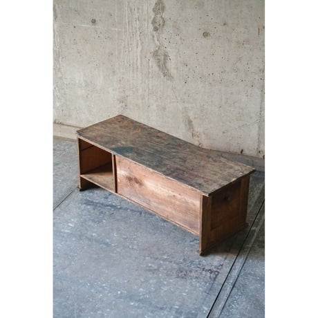 台　Wooden stand