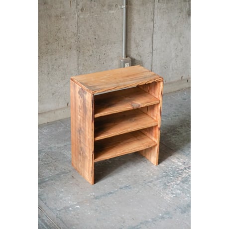 棚 Wooden shelf