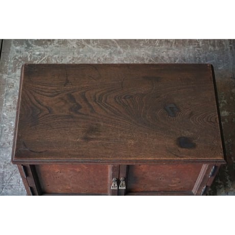 戸棚 Cabinet