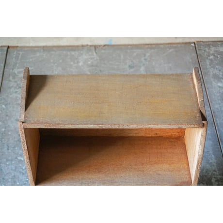 棚 Wooden shelf