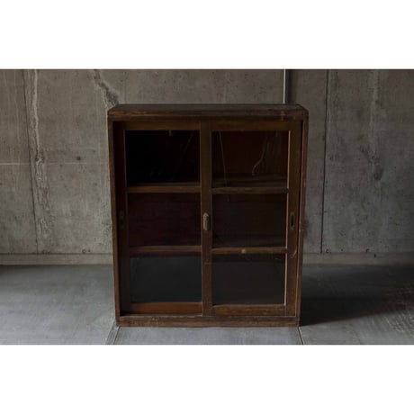 ガラス戸棚