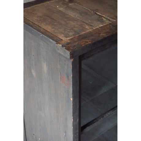 ガラス戸棚