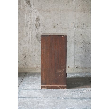 開き戸棚 Cupboard